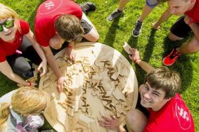Wooden Puzzle Team Circle - A big wooden puzzle